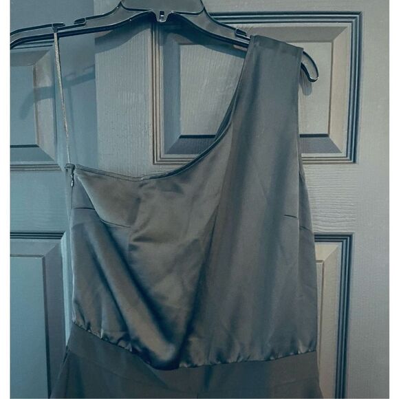 Truth & Fable Women's Evening One Shoulder Jumpsuit - Picture 4 of 6